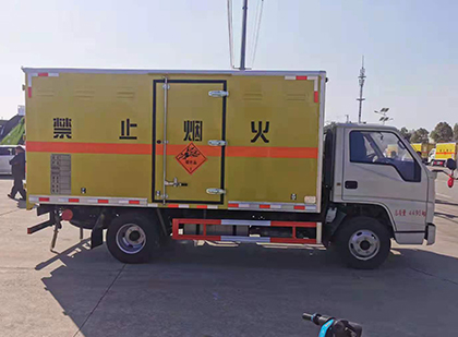 崖州爆破器材运输车技术升级与安全合规新趋势
